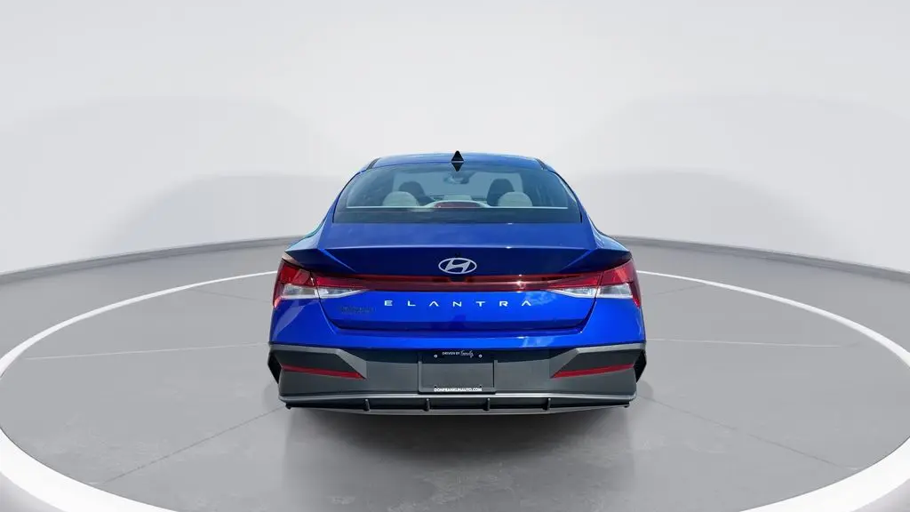 2025 Hyundai ELANTRA SE