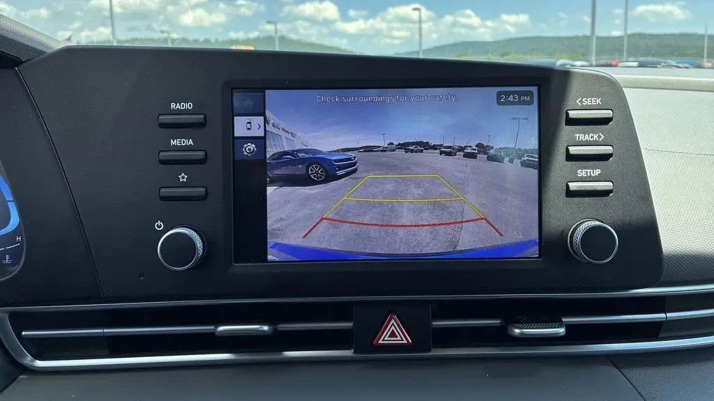2025 Hyundai ELANTRA SE