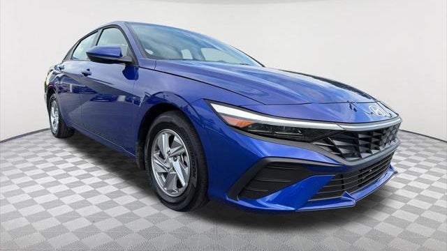 2025 Hyundai ELANTRA SE