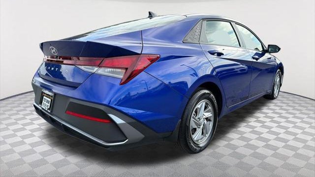 2025 Hyundai ELANTRA SE