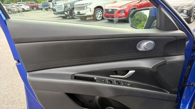 2025 Hyundai ELANTRA SE
