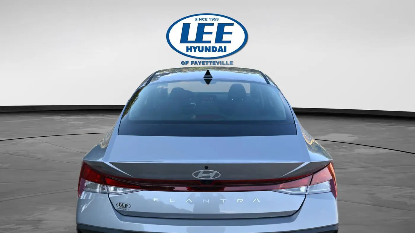 2025 Hyundai ELANTRA SE