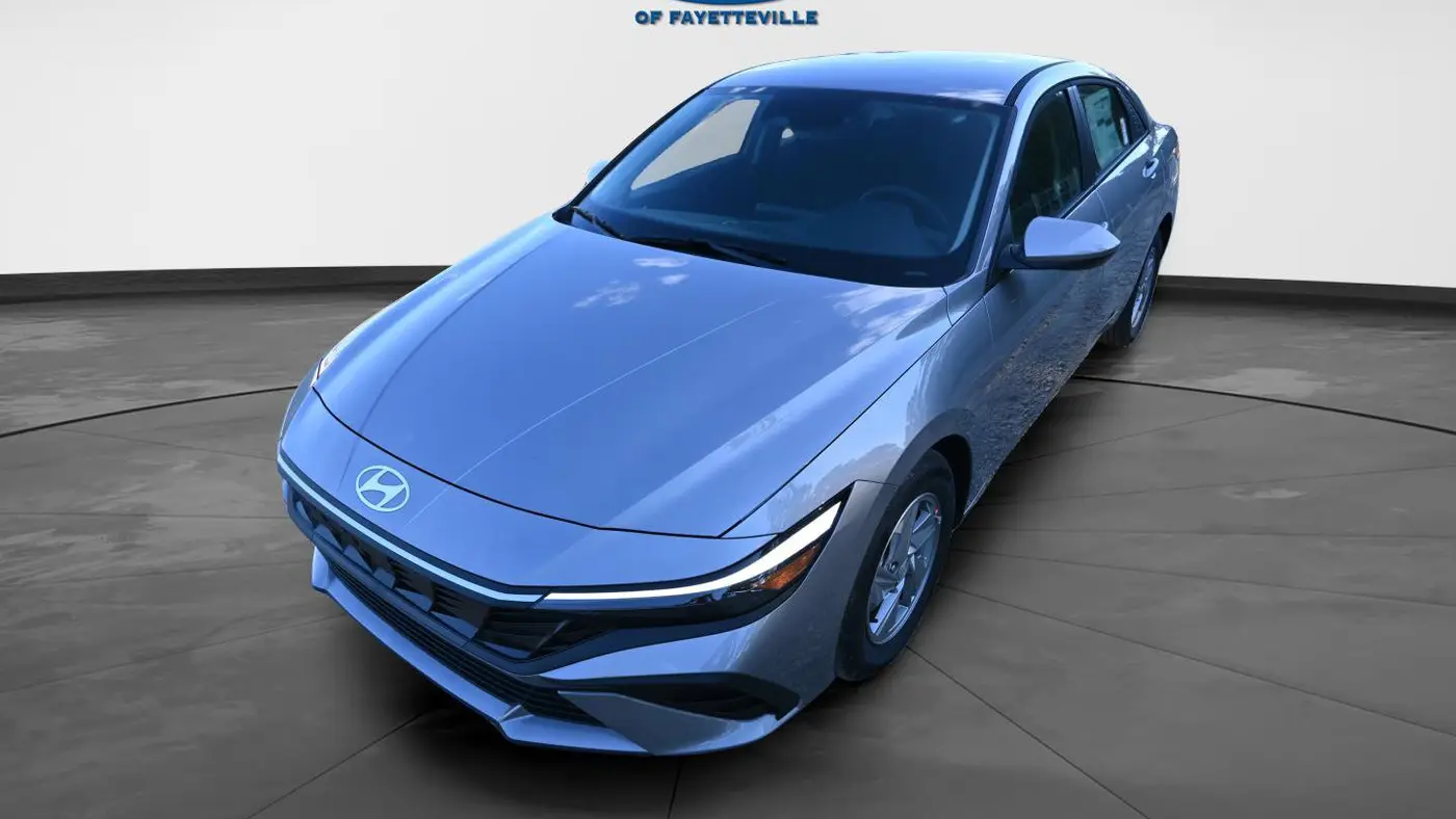 2025 Hyundai ELANTRA SE