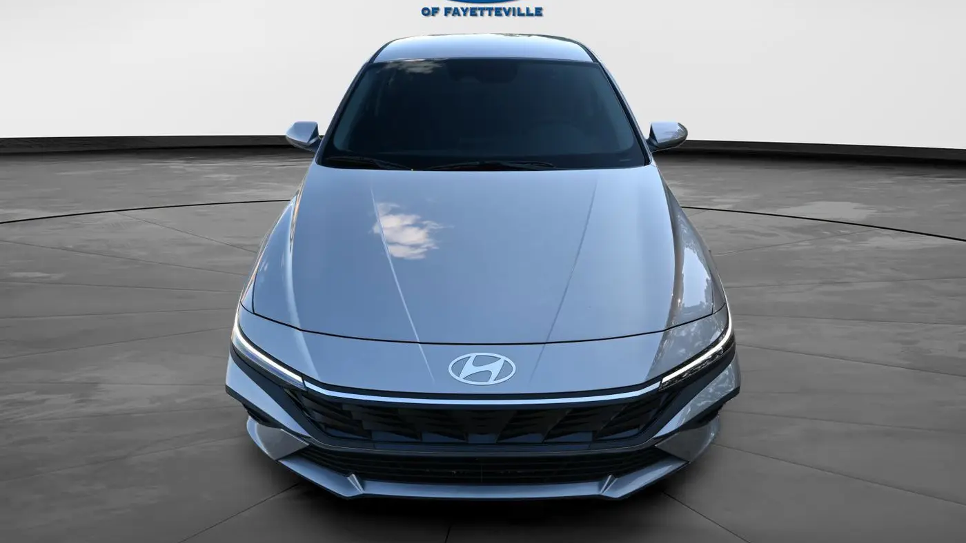 2025 Hyundai ELANTRA SE