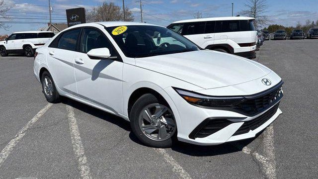 2025 Hyundai ELANTRA SE