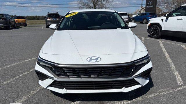 2025 Hyundai ELANTRA SE