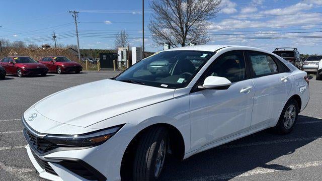 2025 Hyundai ELANTRA SE