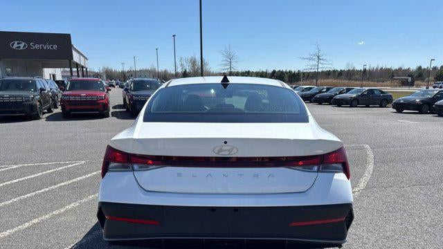 2025 Hyundai ELANTRA SE