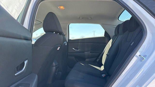 2025 Hyundai ELANTRA SE