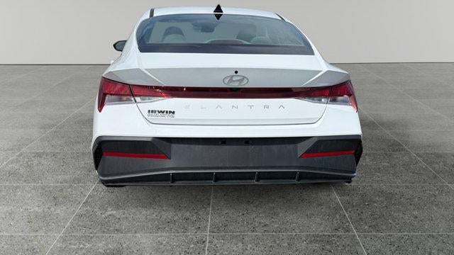 2025 Hyundai ELANTRA SE