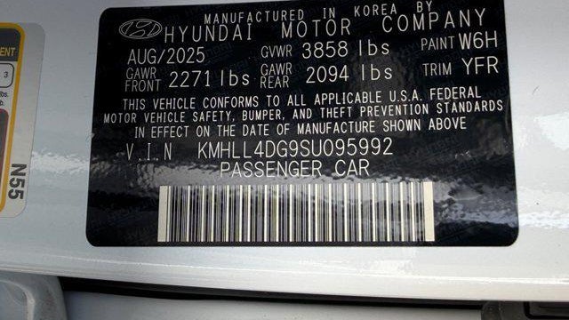 2025 Hyundai ELANTRA SE