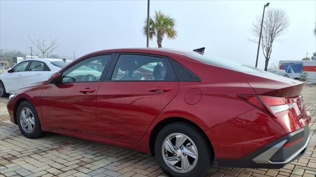 2025 Hyundai ELANTRA SE