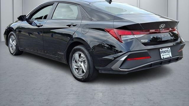 2025 Hyundai ELANTRA SE