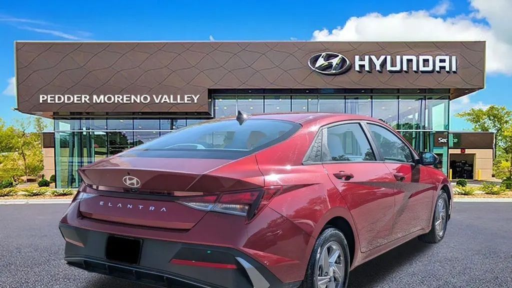 2025 Hyundai ELANTRA SE