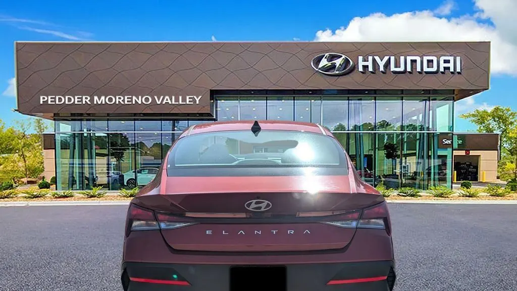 2025 Hyundai ELANTRA SE