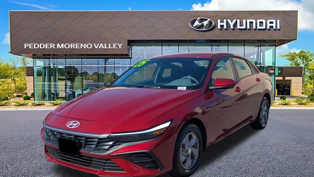 2025 Hyundai ELANTRA SE