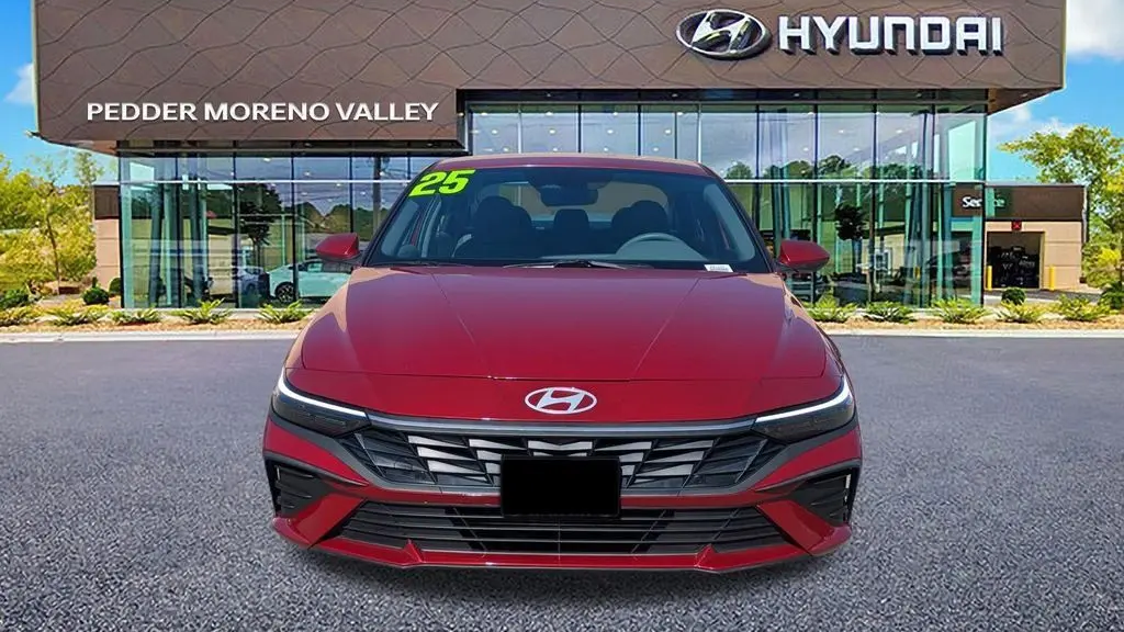 2025 Hyundai ELANTRA SE