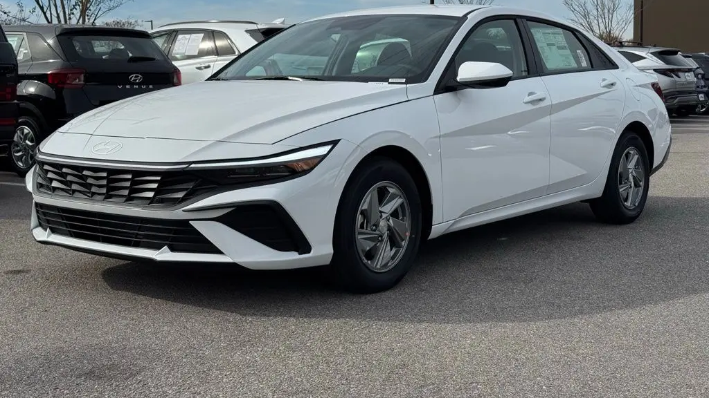 2026 Hyundai ELANTRA SE