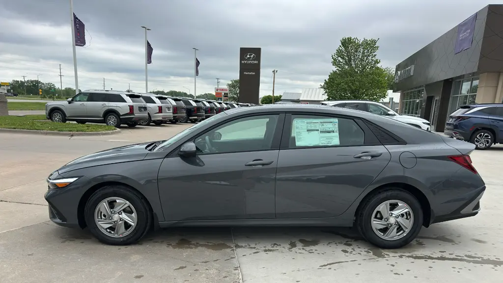 2026 Hyundai ELANTRA SE