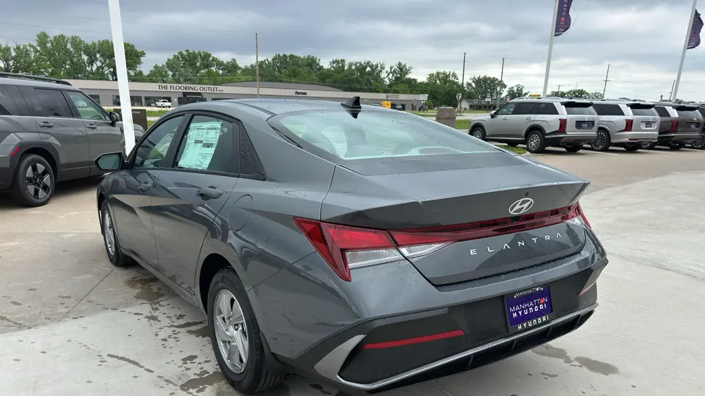 2026 Hyundai ELANTRA SE