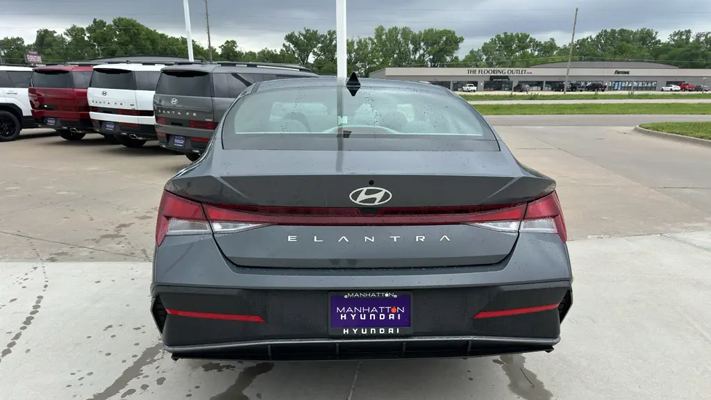 2026 Hyundai ELANTRA SE