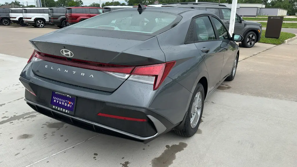 2026 Hyundai ELANTRA SE