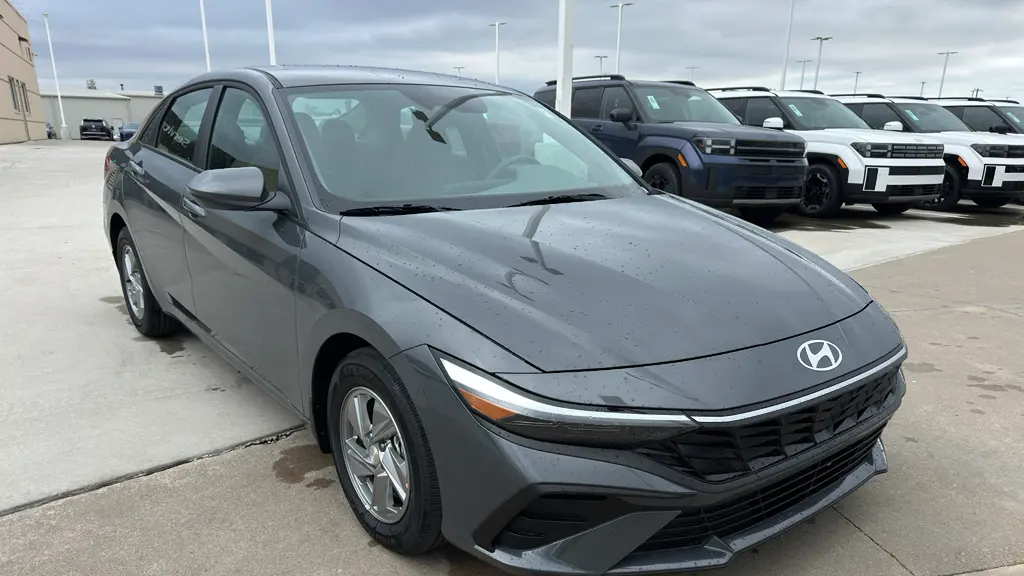 2026 Hyundai ELANTRA SE