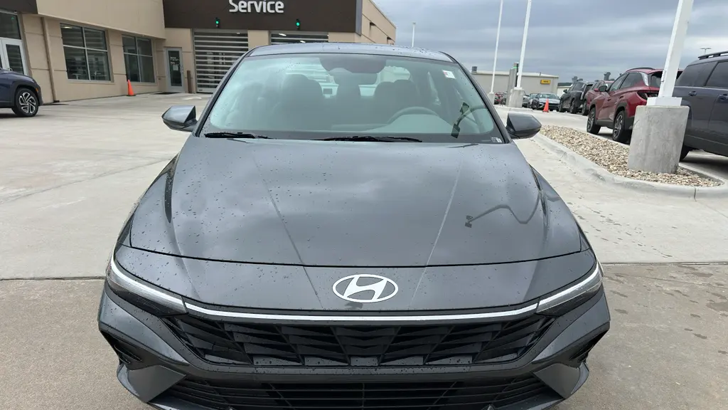 2026 Hyundai ELANTRA SE