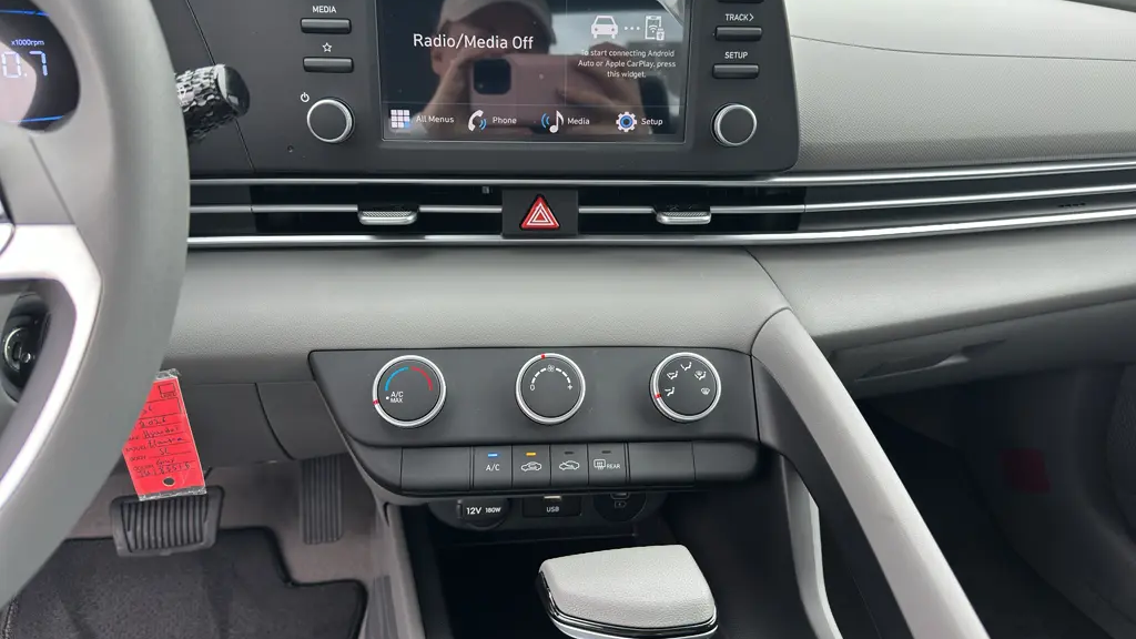 2026 Hyundai ELANTRA SE