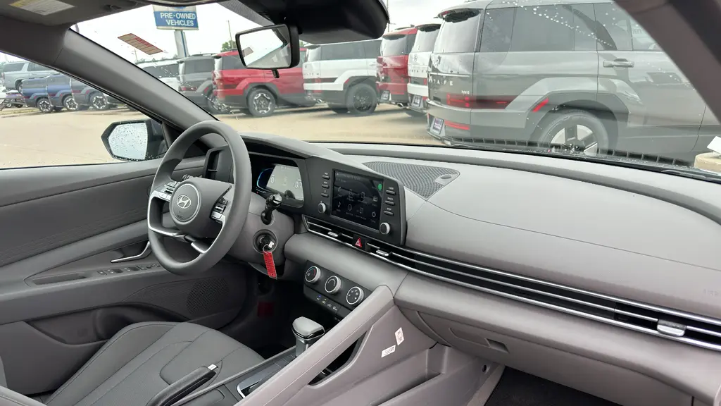 2026 Hyundai ELANTRA SE