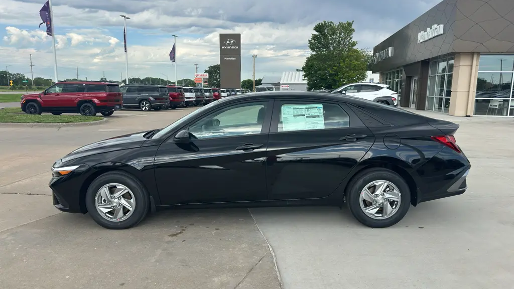 2026 Hyundai ELANTRA SE