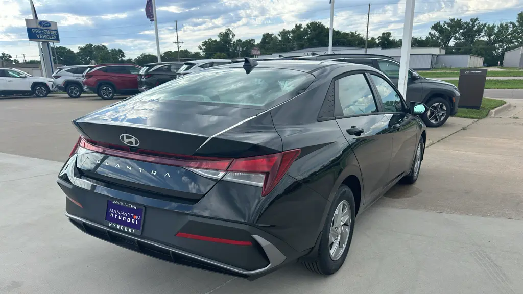 2026 Hyundai ELANTRA SE