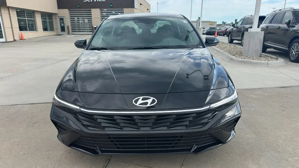 2026 Hyundai ELANTRA SE