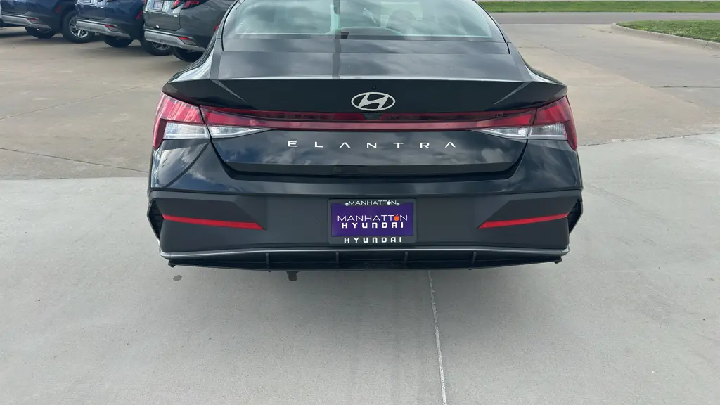 2026 Hyundai ELANTRA SE