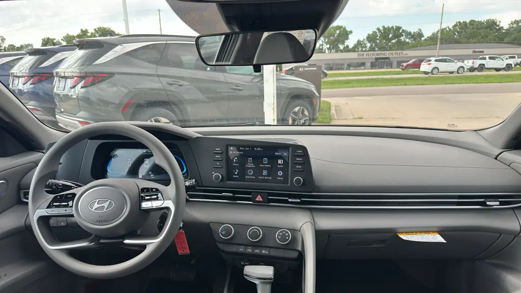 2026 Hyundai ELANTRA SE