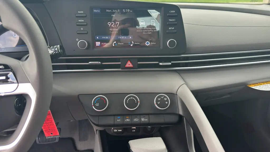 2026 Hyundai ELANTRA SE