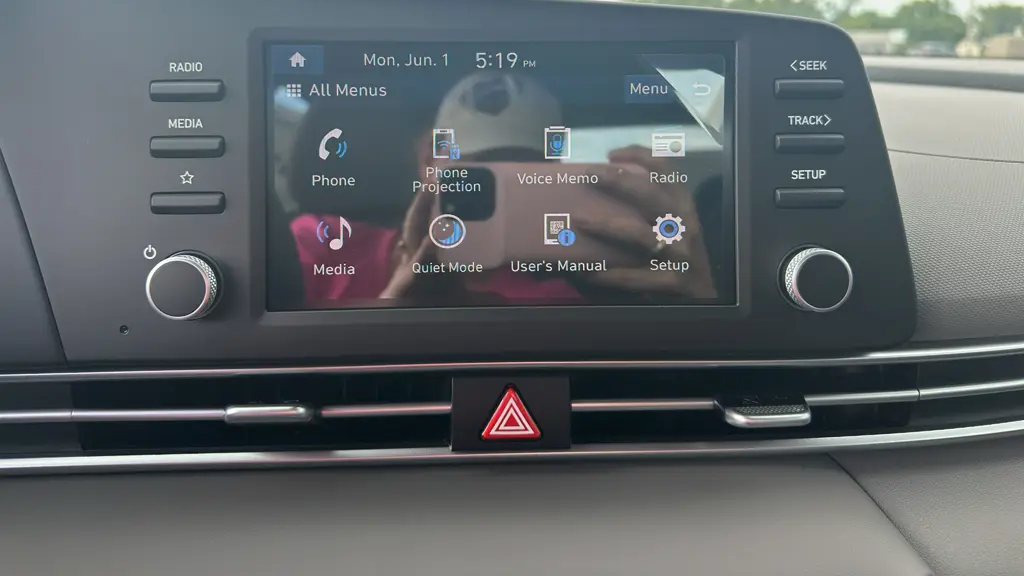 2026 Hyundai ELANTRA SE
