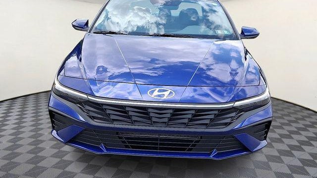 2024 Hyundai ELANTRA SE