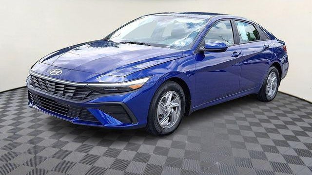 2024 Hyundai ELANTRA SE