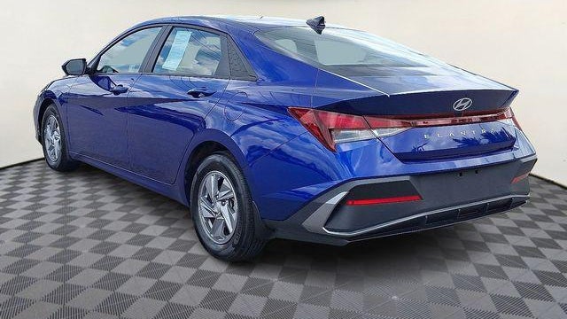 2024 Hyundai ELANTRA SE