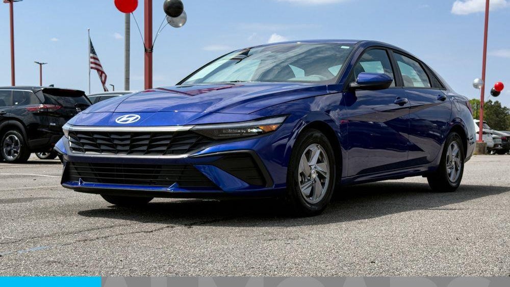 2024 Hyundai ELANTRA SE