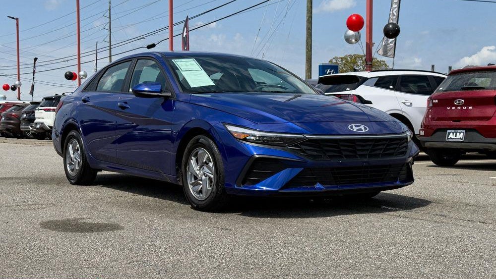 2024 Hyundai ELANTRA SE