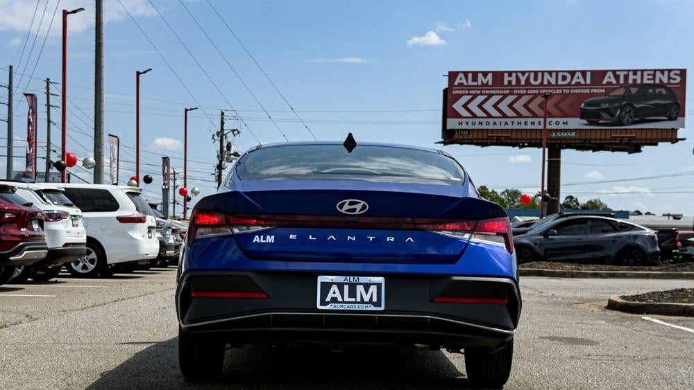 2024 Hyundai ELANTRA SE