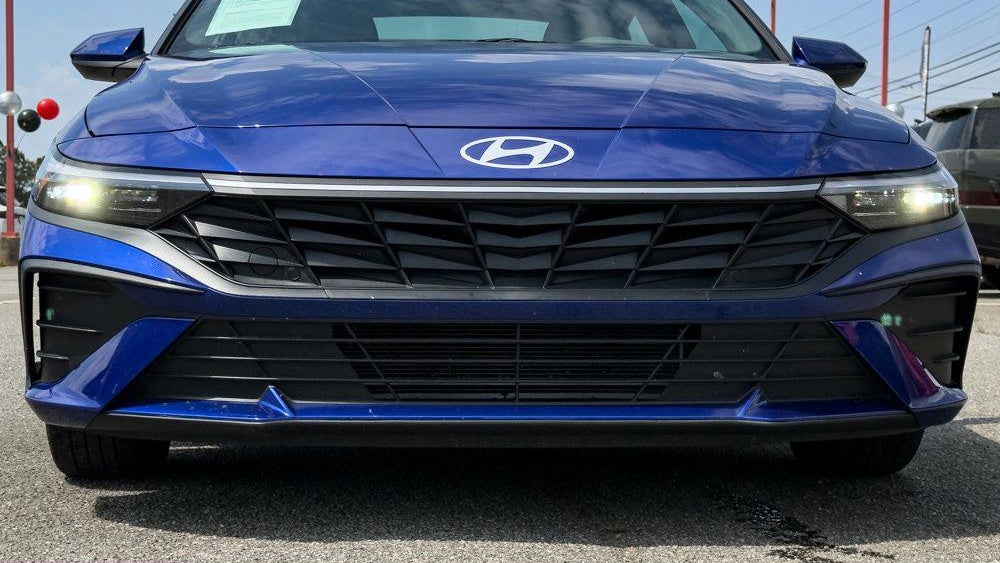 2024 Hyundai ELANTRA SE