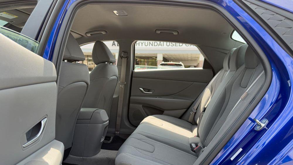 2024 Hyundai ELANTRA SE