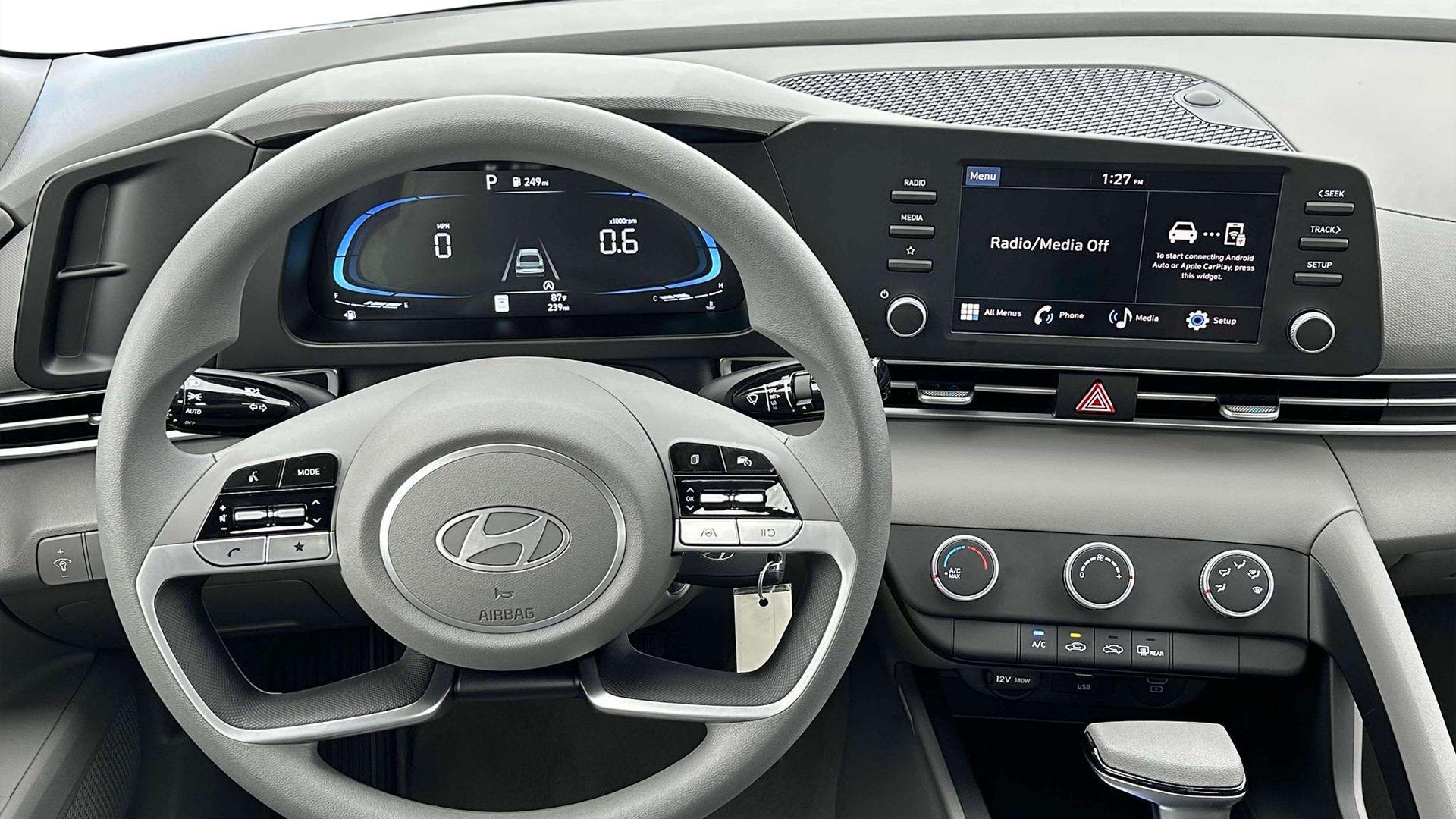 2024 Hyundai ELANTRA SE