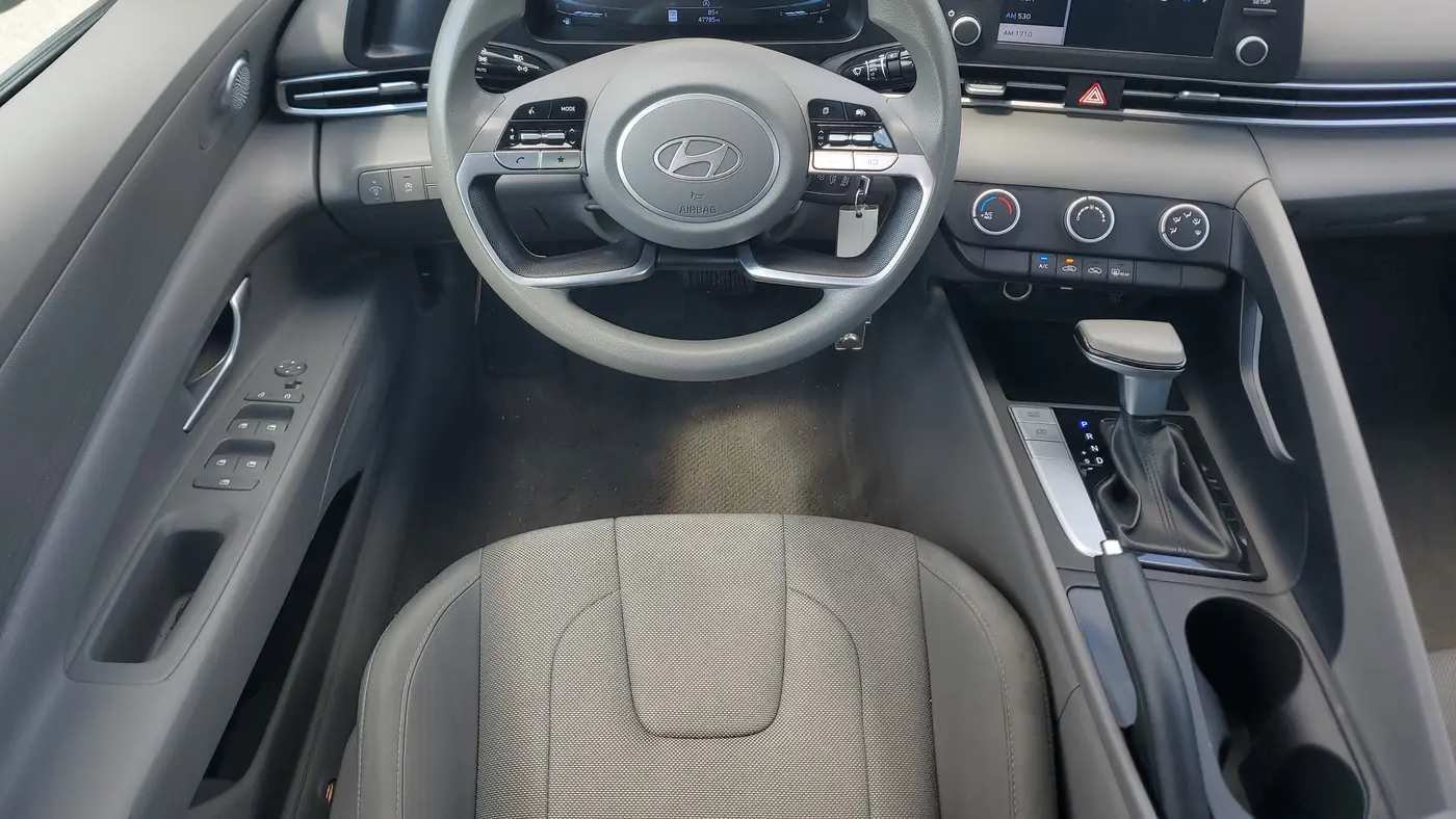2024 Hyundai ELANTRA SE