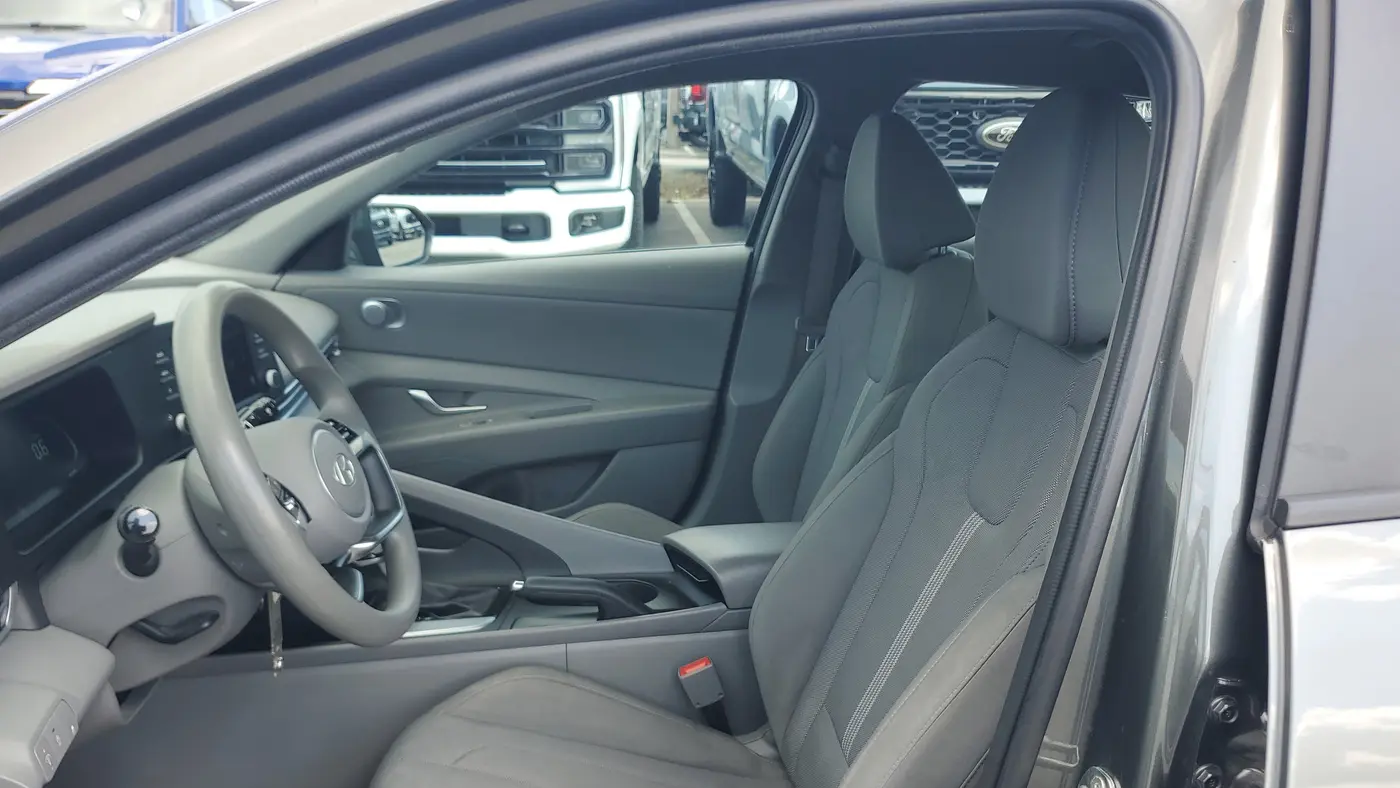 2024 Hyundai ELANTRA SE