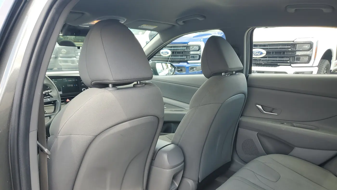 2024 Hyundai ELANTRA SE