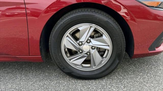 2024 Hyundai ELANTRA SE